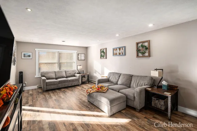 $434,900 | 6787 Sunfield Drive Southwest, Byron Center, MI 49315