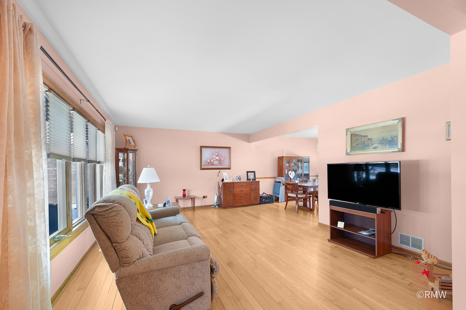 1113 Itasca Road Addison, IL 60101 - Photo 4 of 31