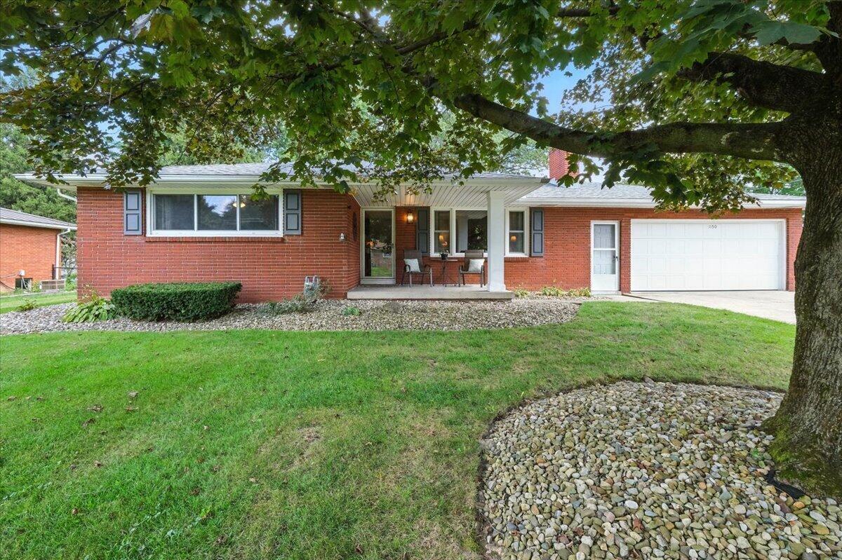 1150 Delwood Road Mansfield, OH 44905 - Photo 5 of 40 Brick Exterior