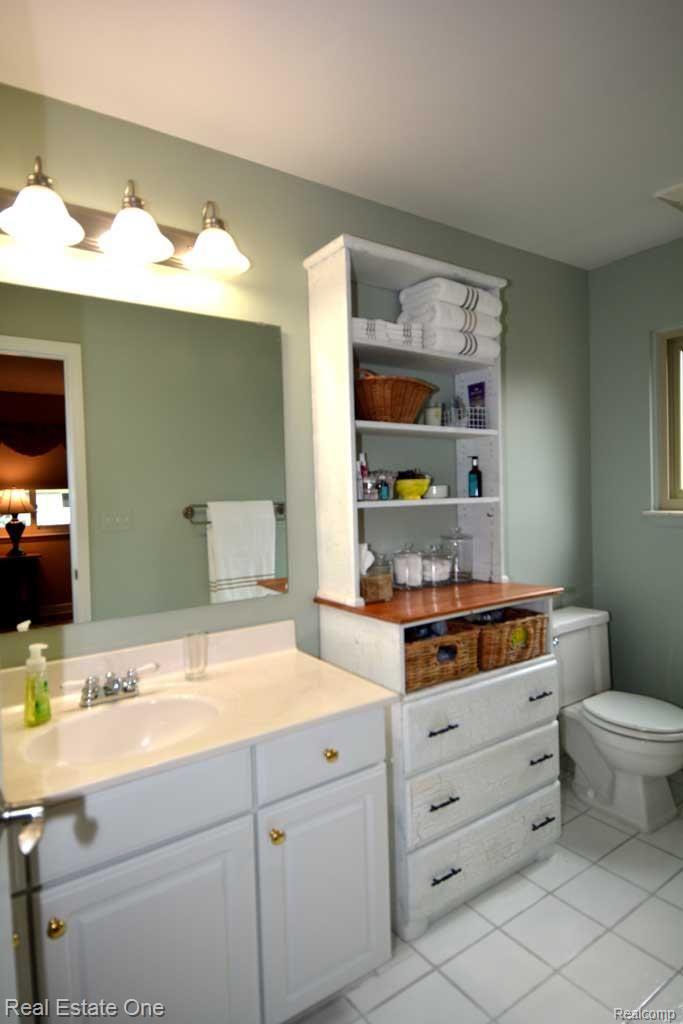 22683 Chestnut Tree Novi, MI 48375 - Photo 9 of 21 Master Bath.jpg