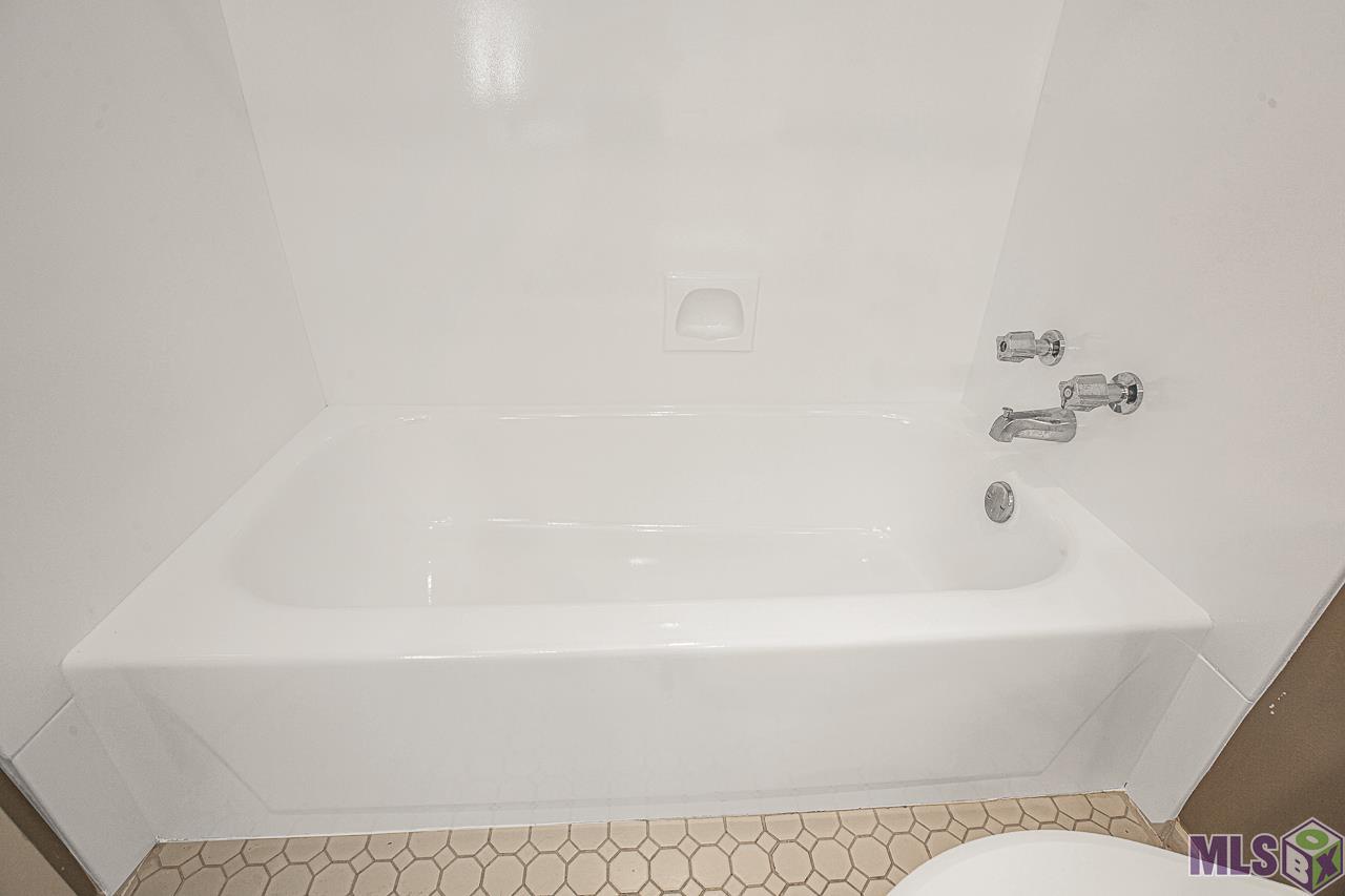 9855 Jefferson Highway, Unit W44 Baton Rouge, LA 70809 - Photo 14 of 20 Gallery Image 14