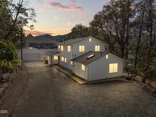 $579,900 | 350 7th Street, Rogue River, OR 97537