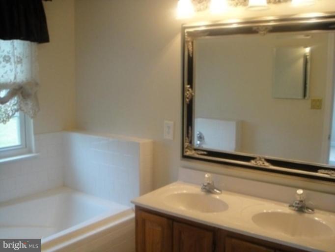 1248 Breckenridge Circle Riva, MD 21140 - Photo 18 of 25 Master Bath