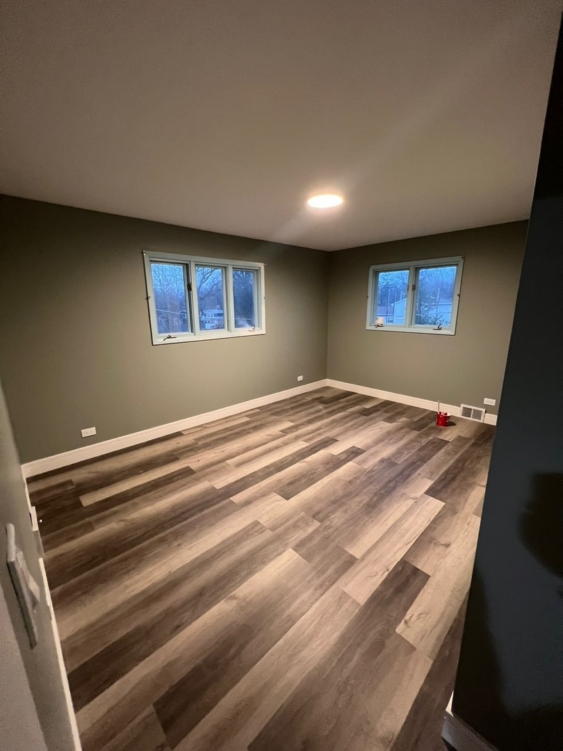 1631 Dundee Road Northbrook, IL 60062 - Photo 13 of 20 a view of an empty room