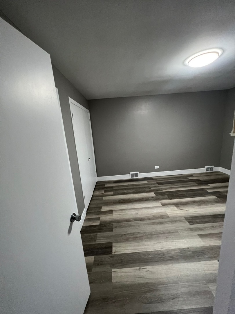 1631 Dundee Road Northbrook, IL 60062 - Photo 7 of 20 a view of entryway