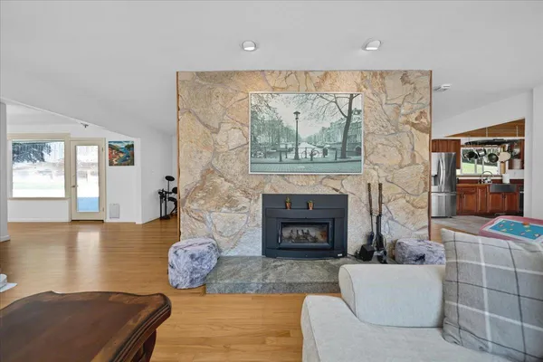 a view of a workspace with furniture and a livingroom