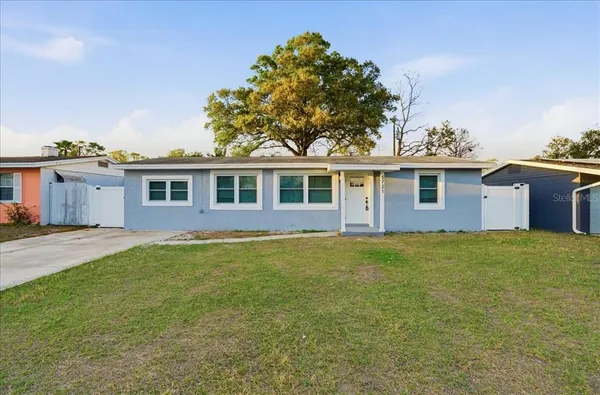 a view of a house with a backyard