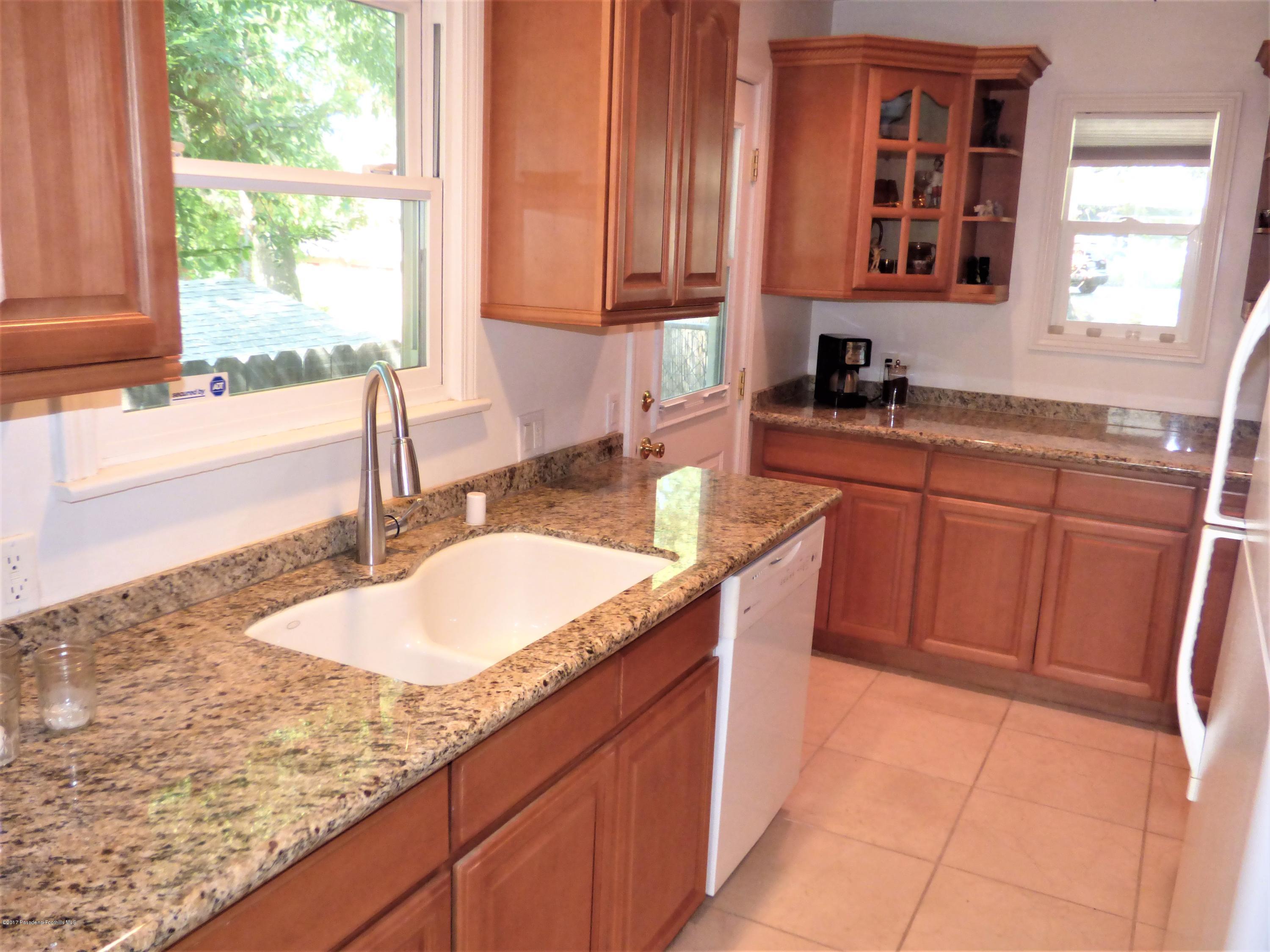 4464 Rising Hill Road Altadena, CA 91001 - Photo 4 of 13 Kit2 (2)