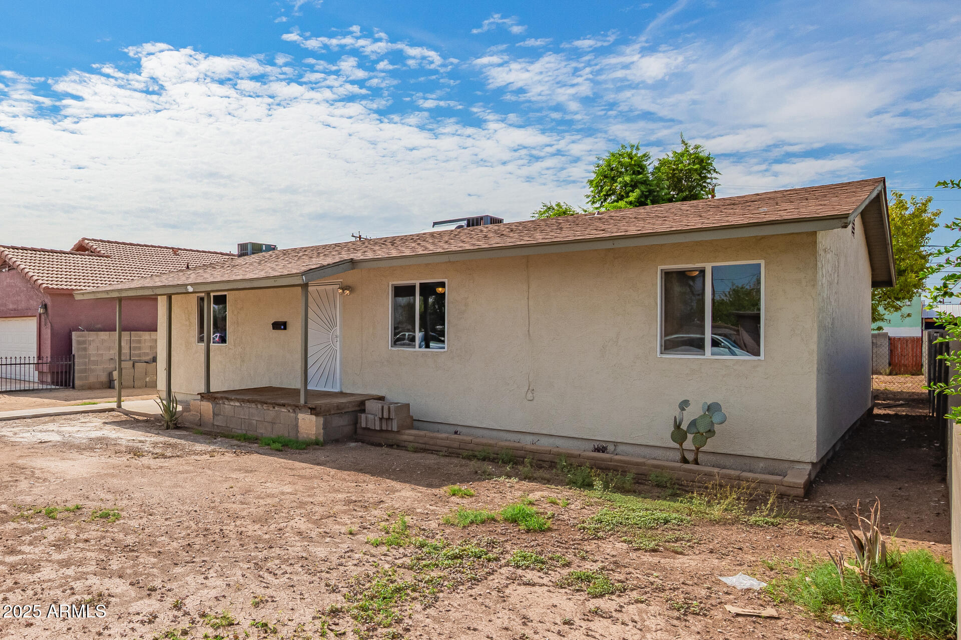 3527 West Almeria Road Phoenix, AZ 85009 - Photo 8 of 32 a backyard of a house