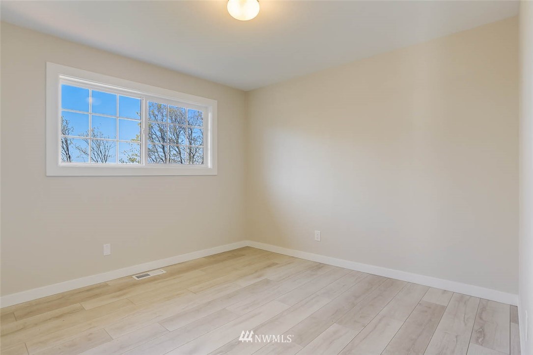 9077 Renton Avenue South Seattle, WA 98118 - Photo 13 of 28 Gallery Image 13