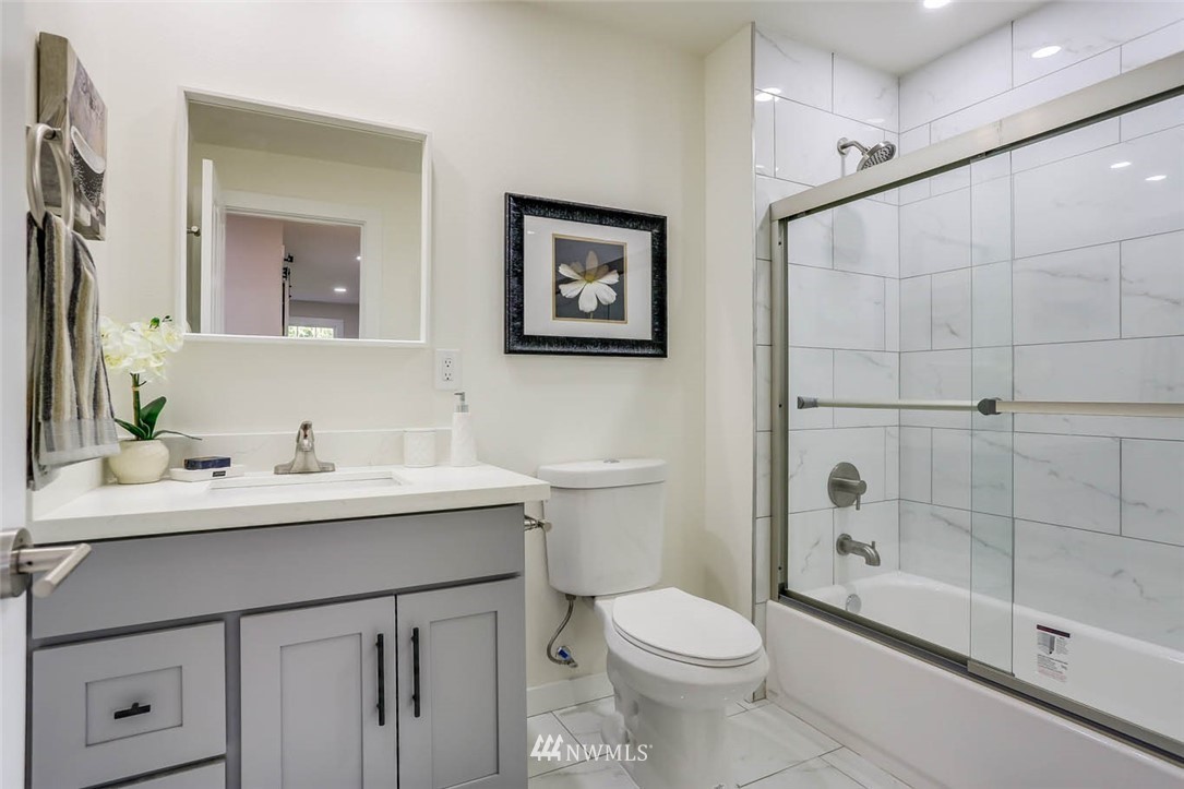 9077 Renton Avenue South Seattle, WA 98118 - Photo 14 of 28 Gallery Image 14