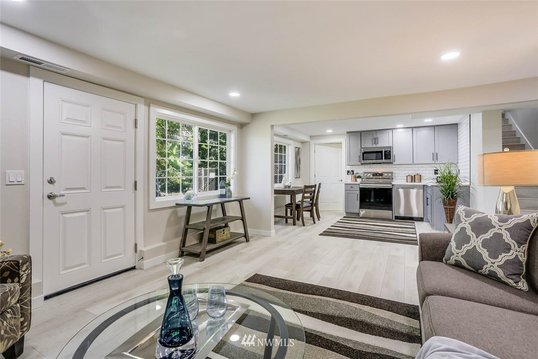 9077 Renton Avenue South Seattle, WA 98118 - Photo 15 of 28 Gallery Image 15