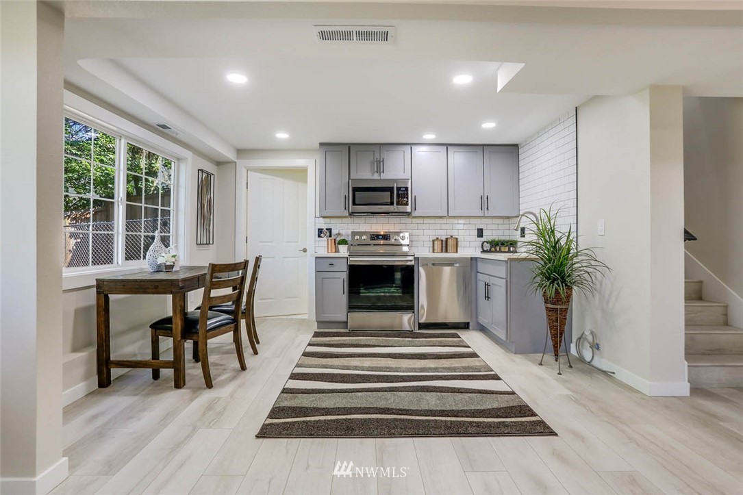 9077 Renton Avenue South Seattle, WA 98118 - Photo 17 of 28 Gallery Image 17