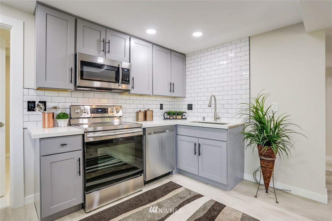 9077 Renton Avenue South Seattle, WA 98118 - Photo 18 of 28 Gallery Image 18