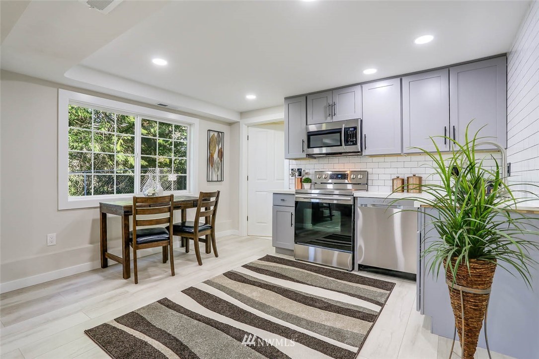 9077 Renton Avenue South Seattle, WA 98118 - Photo 19 of 28 Gallery Image 19