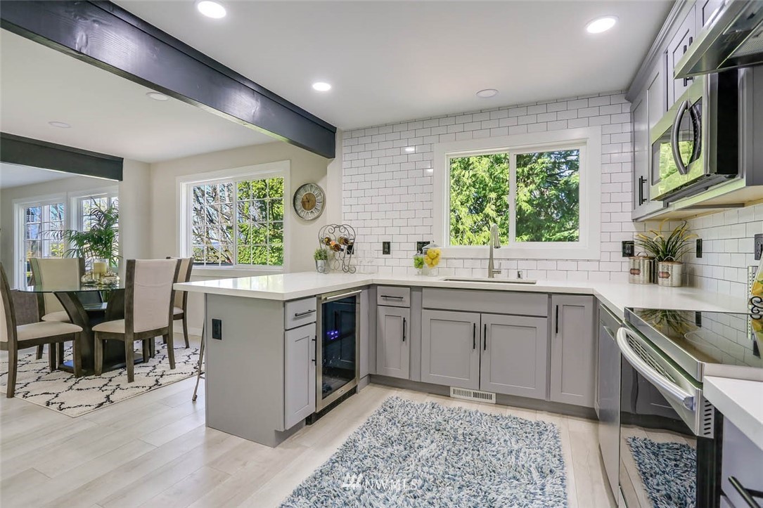 9077 Renton Avenue South Seattle, WA 98118 - Photo 3 of 28 Gallery Image 3