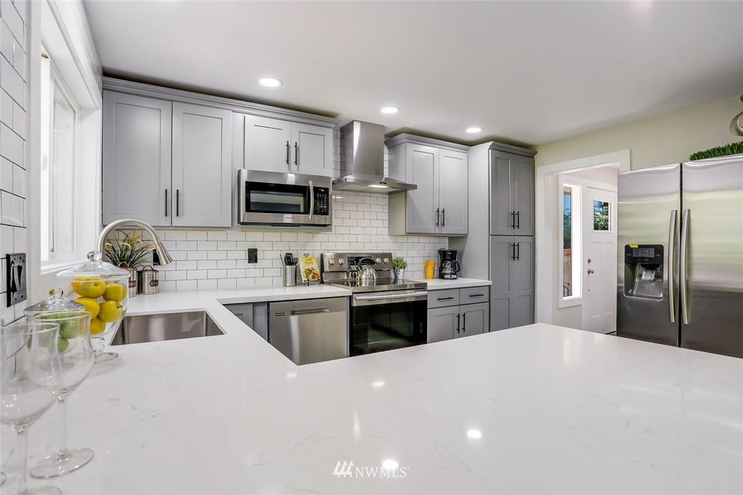 9077 Renton Avenue South Seattle, WA 98118 - Photo 6 of 28 Gallery Image 6