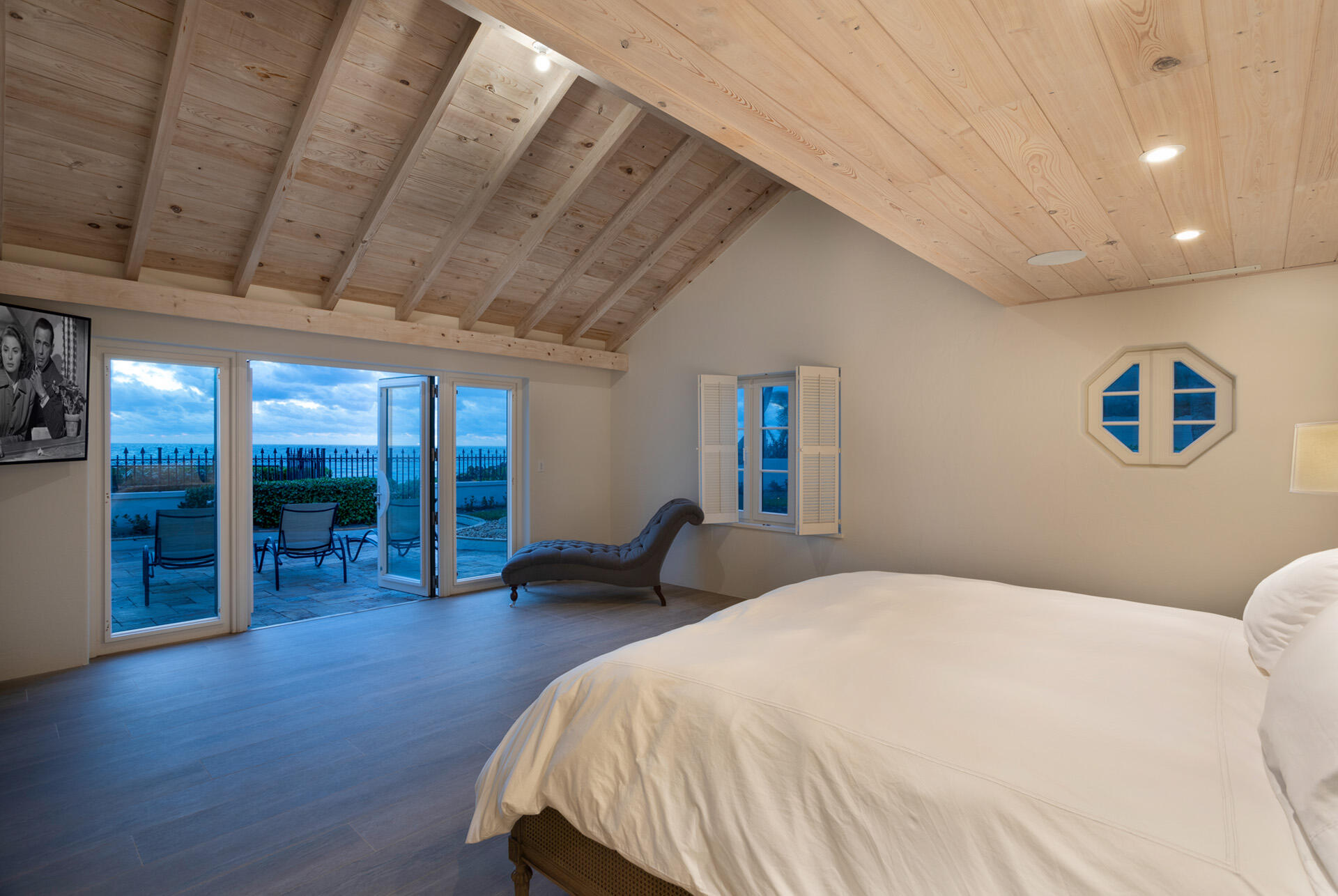 2817 North Ocean Boulevard Delray Beach, FL 33483 - Photo 11 of 28 MASTER_BED_LEFT_ANGLE