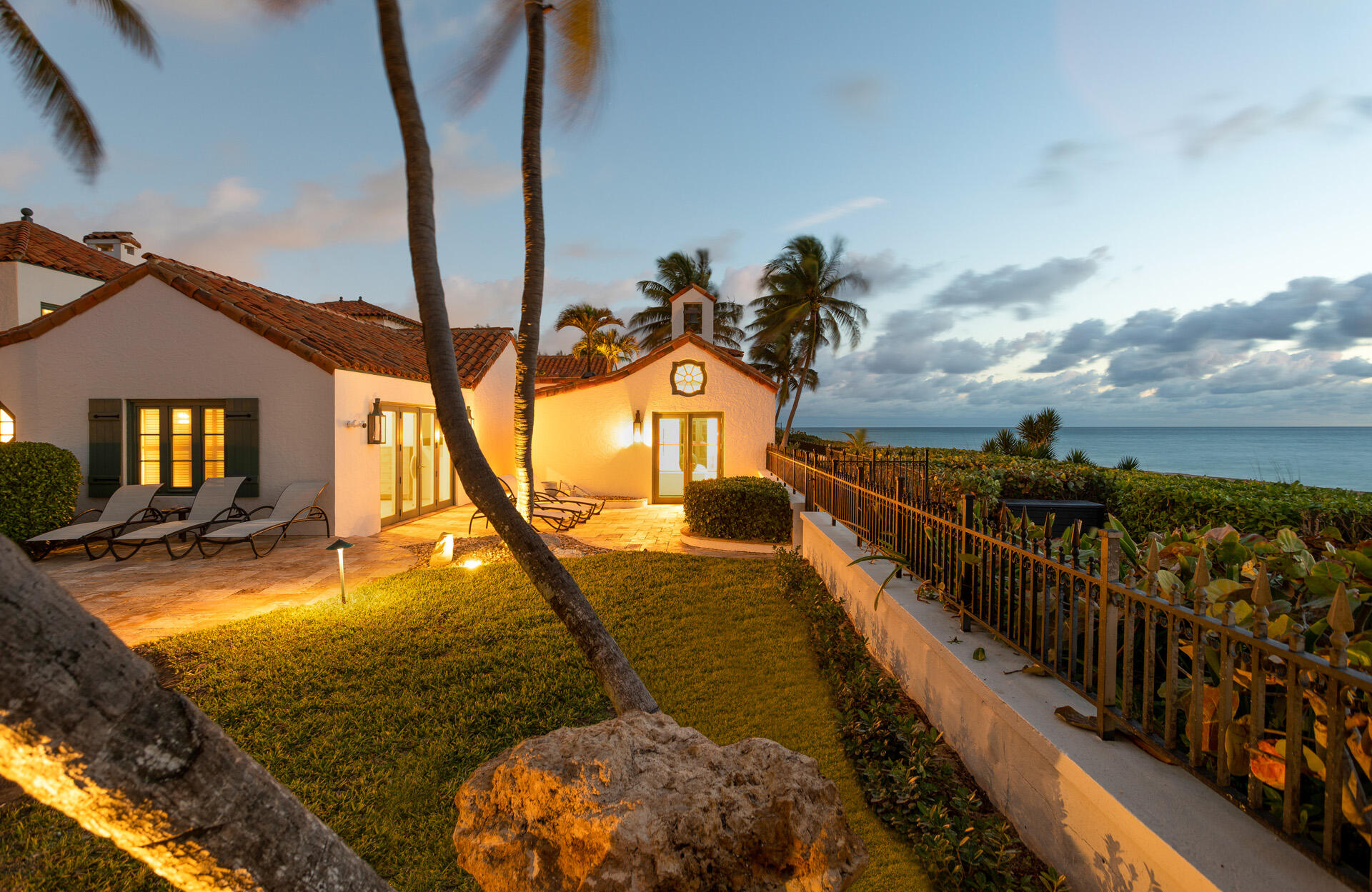 2817 North Ocean Boulevard Delray Beach, FL 33483 - Photo 25 of 28 REAR_SIDE_VIEW_LEFT