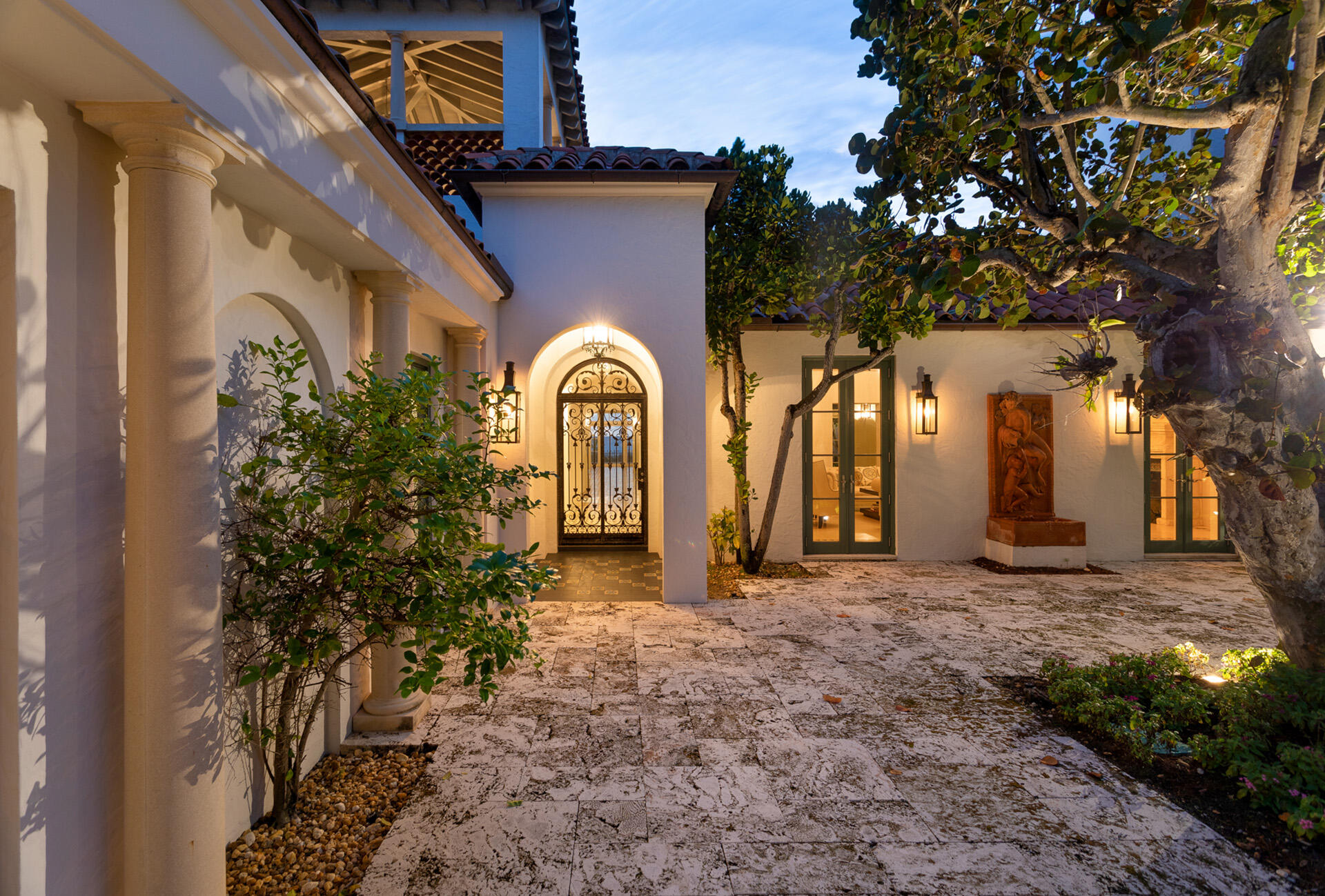 2817 North Ocean Boulevard Delray Beach, FL 33483 - Photo 3 of 28 FRONT_ENTRY_STRAIGHT