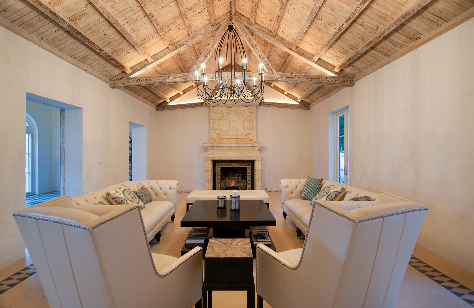 2817 North Ocean Boulevard Delray Beach, FL 33483 - Photo 4 of 28 FAMILY_ROOM