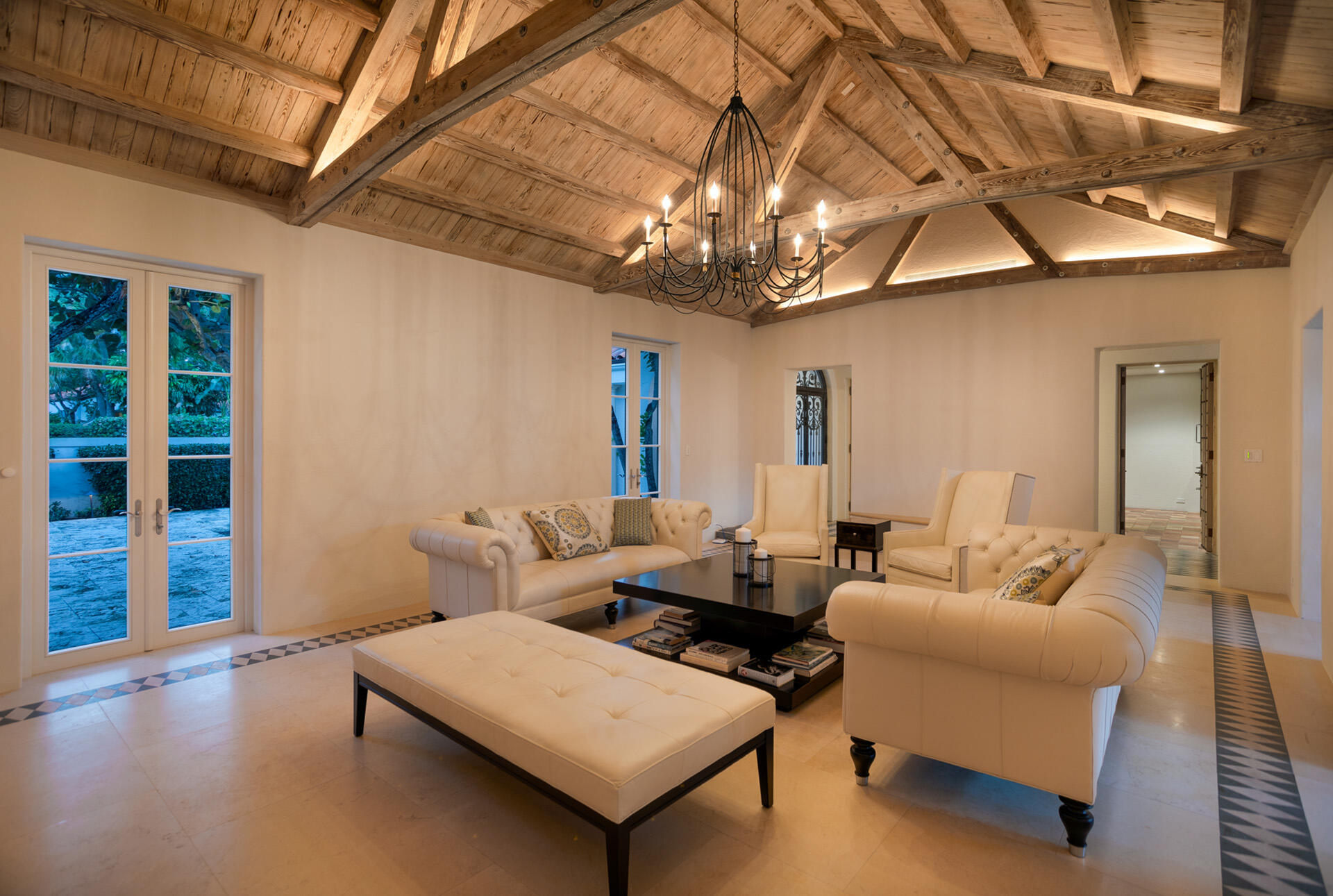 2817 North Ocean Boulevard Delray Beach, FL 33483 - Photo 5 of 28 LIVING_LEFT_ANGLE