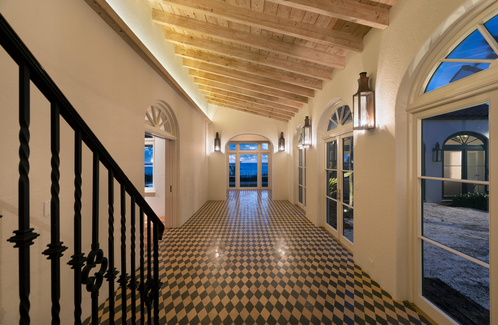 2817 North Ocean Boulevard Delray Beach, FL 33483 - Photo 6 of 28 HALLWAY_DETAIL