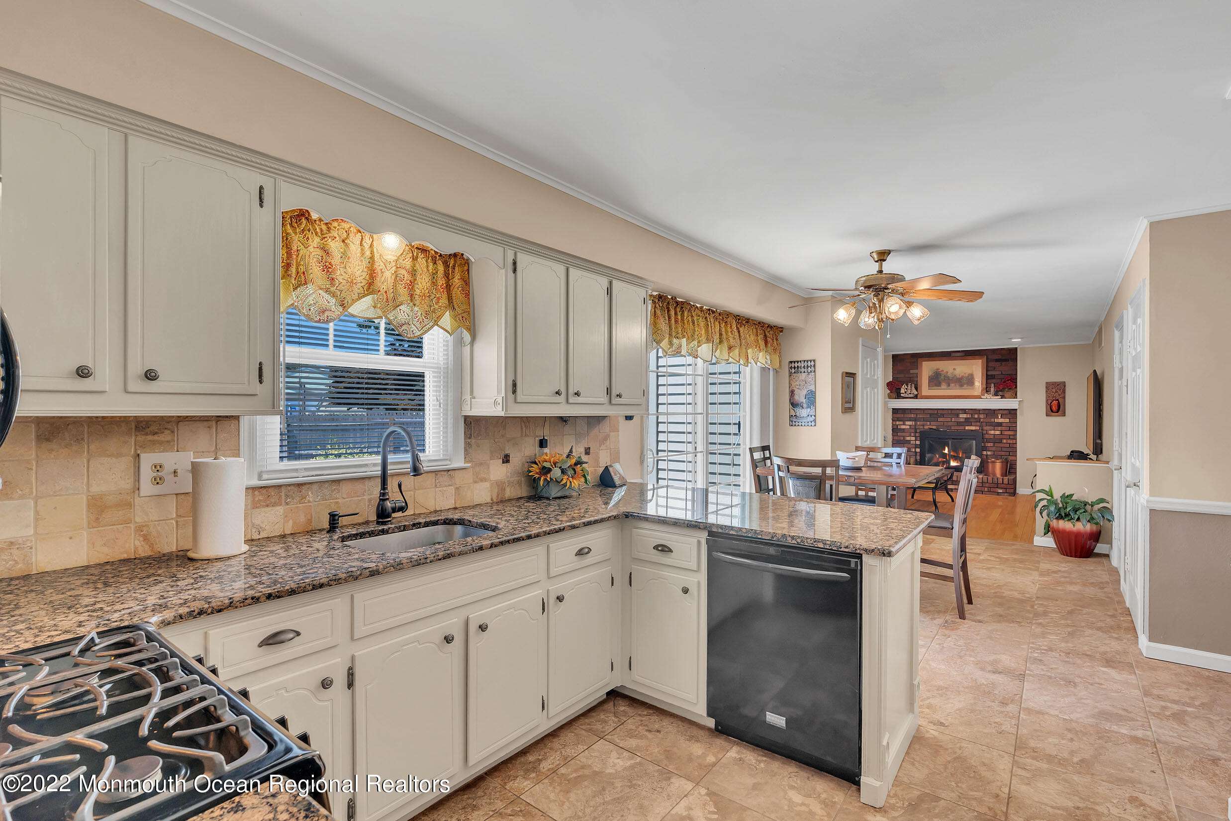 25 Cherry Tree Circle Howell, NJ 07731 - Photo 12 of 35 2 (7)