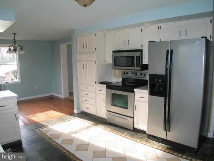 384 Aaron Mountain Road Castleton, VA 22716 - Photo 4 of 6 Kitchen