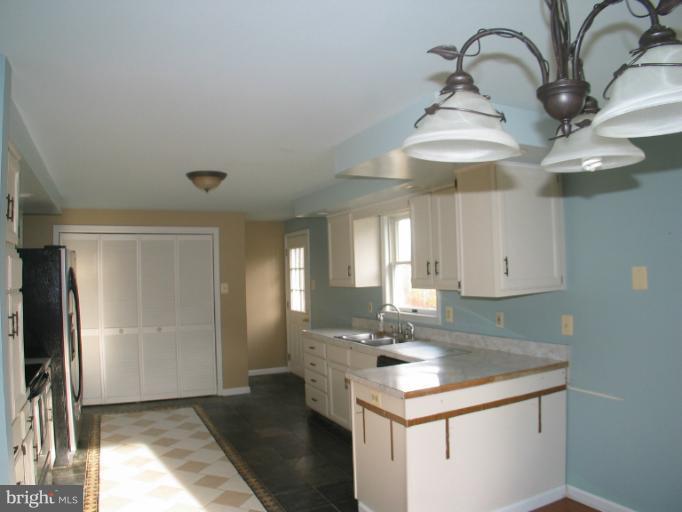 384 Aaron Mountain Road Castleton, VA 22716 - Photo 5 of 6 Kitchen