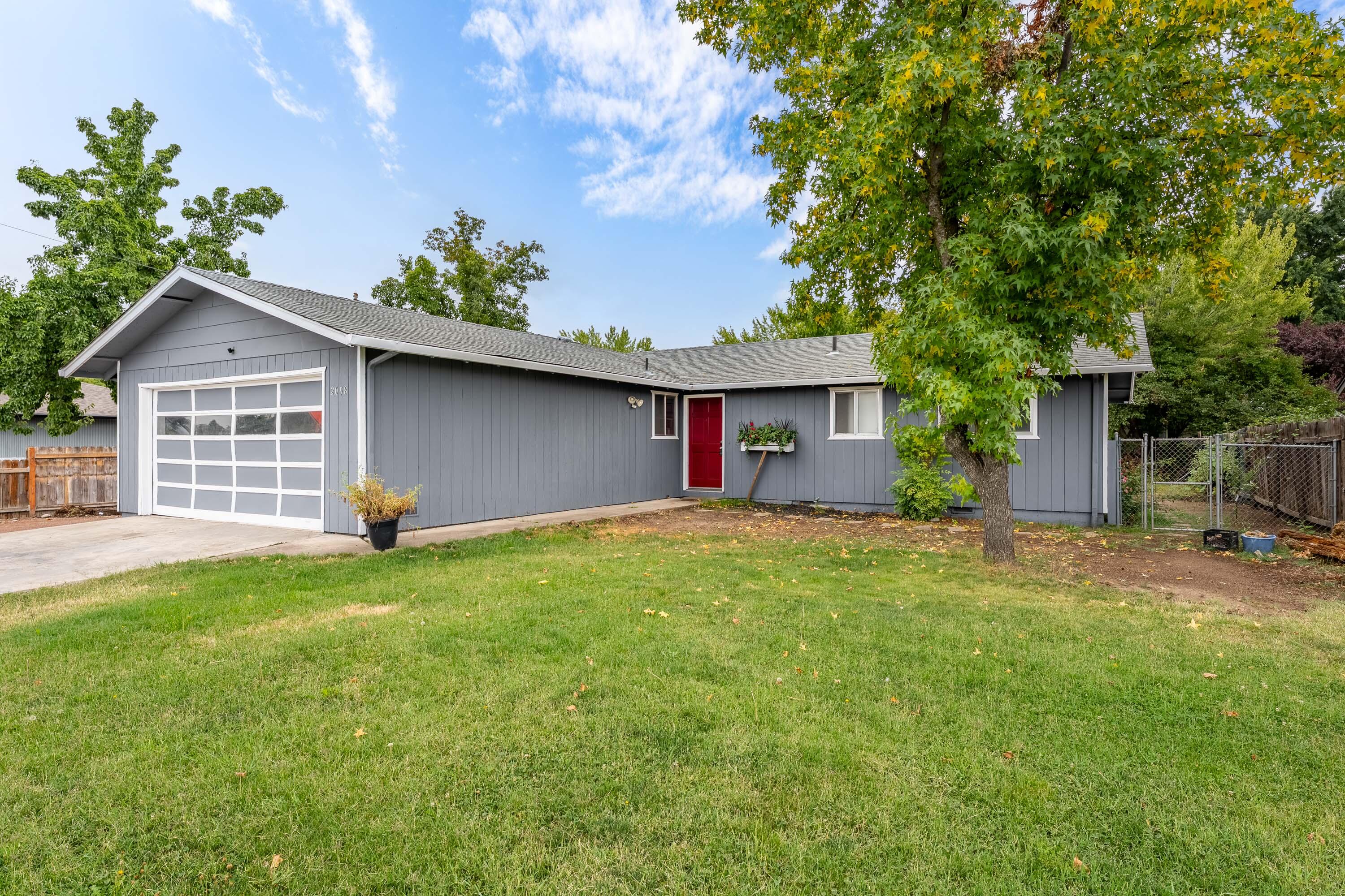 2098 Delta Waters Road Medford, OR 97504 - Photo 1 of 23 EXT (1 of 9) (4)