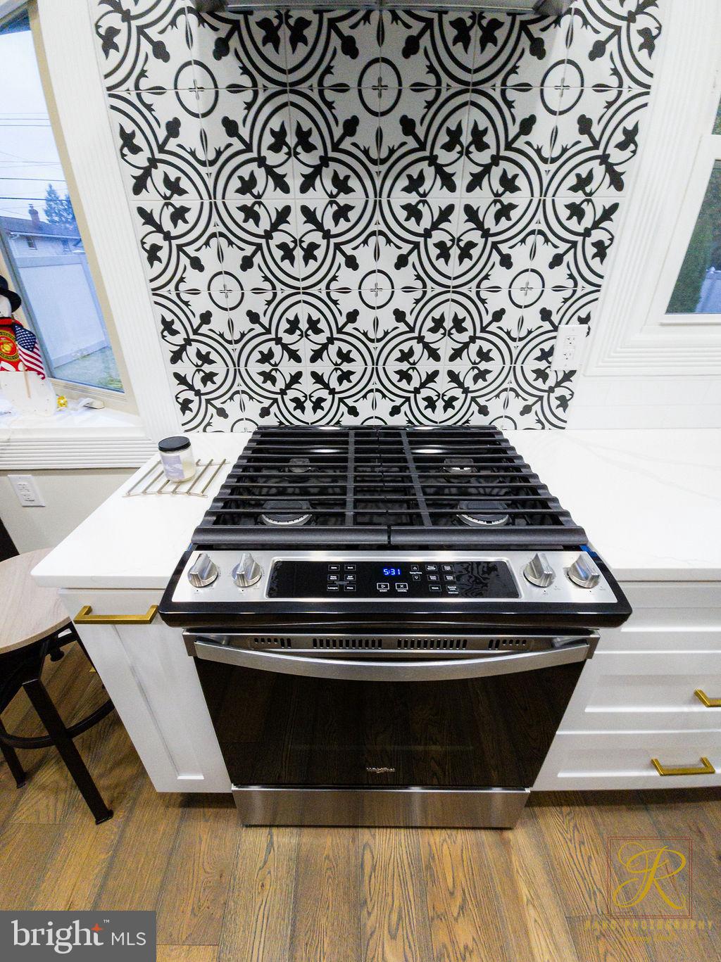 1026 Alpena Road Philadelphia, PA 19115 - Photo 7 of 36 Gas Stove
