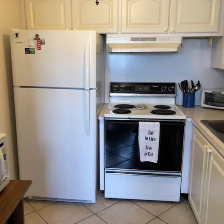 $1,400 | 210 Horizon Street East, Boynton Beach, FL 33435