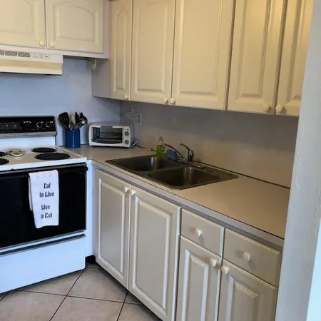 $1,400 | 210 Horizon Street East, Boynton Beach, FL 33435