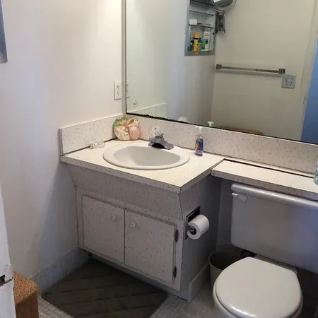 $1,400 | 210 Horizon Street East, Boynton Beach, FL 33435