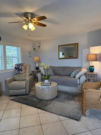 $1,400 | 210 Horizon Street East, Boynton Beach, FL 33435