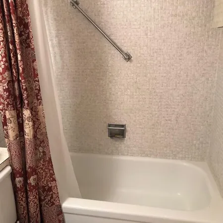 $1,400 | 210 Horizon Street East, Boynton Beach, FL 33435