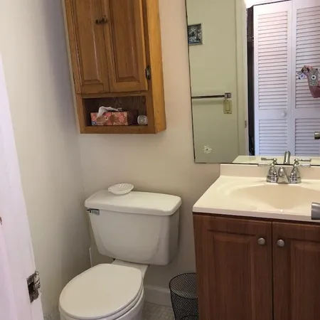 $1,400 | 210 Horizon Street East, Boynton Beach, FL 33435