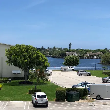 $1,400 | 210 Horizon Street East, Boynton Beach, FL 33435