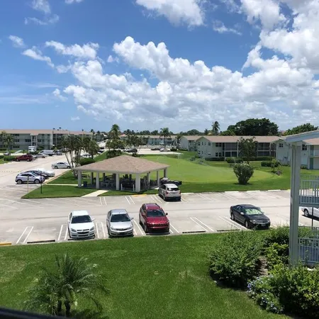 $1,400 | 210 Horizon Street East, Boynton Beach, FL 33435