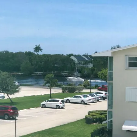 $1,400 | 210 Horizon Street East, Boynton Beach, FL 33435