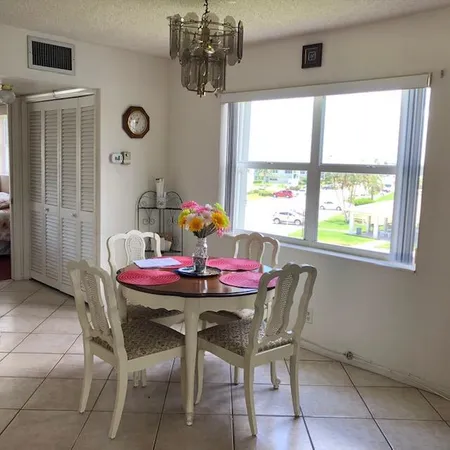 $1,400 | 210 Horizon Street East, Boynton Beach, FL 33435