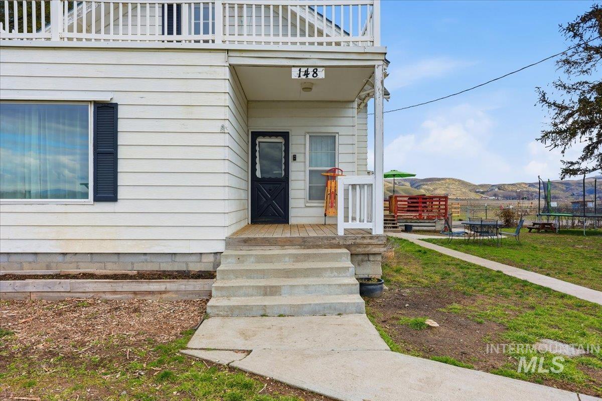 148 Glascock Road Weiser, ID 83672 - Photo 9 of 32 Property entrance featuring a mountain view