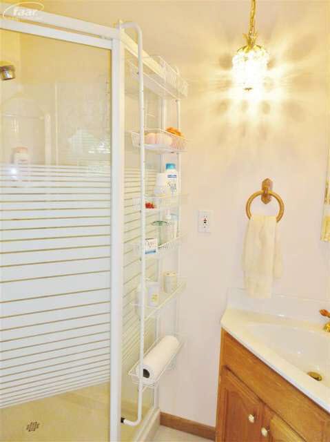 2548 Henry Road Lapeer, MI 48446 - Photo 11 of 26 20372607-10.JPG