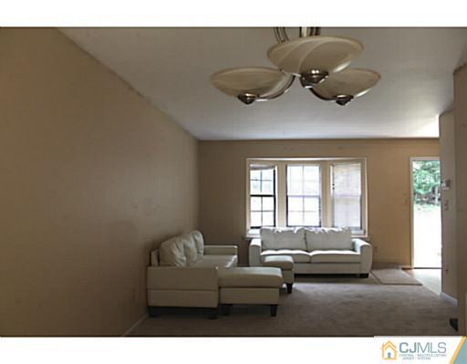 1204 Timber Oaks Road Edison, NJ 08820 - Photo 5 of 11