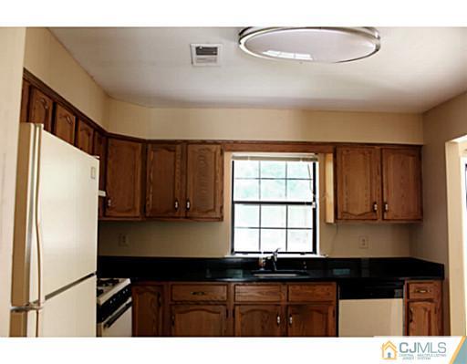 1204 Timber Oaks Road Edison, NJ 08820 - Photo 6 of 11