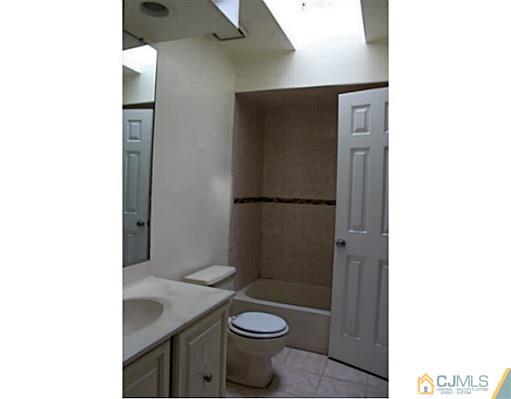 1204 Timber Oaks Road Edison, NJ 08820 - Photo 8 of 11
