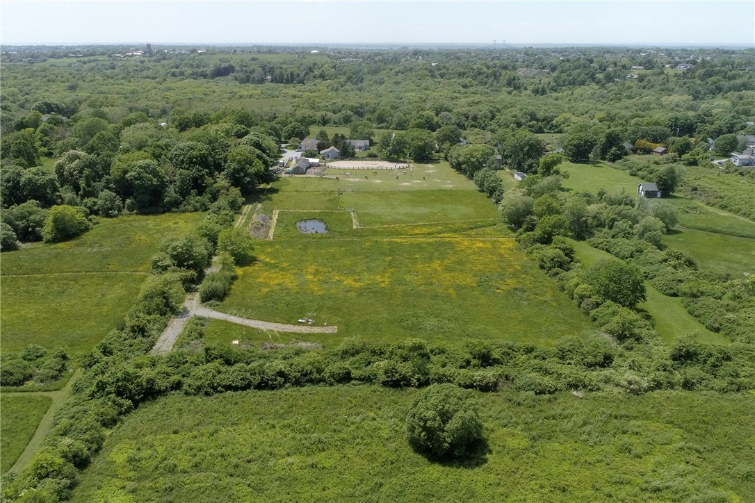 516 3rd Beach Road Middletown, RI 02842 - Photo 5 of 43