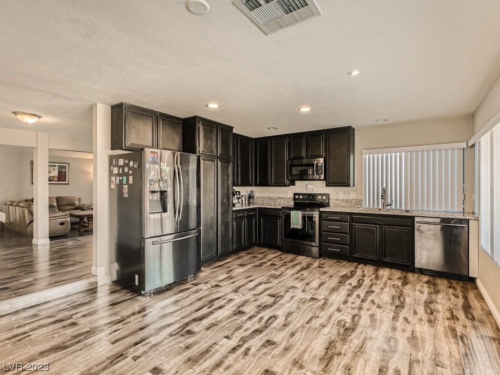 4724 Woodridge Road Las Vegas, NV 89121 - Photo 7 of 28 Gallery Image 7