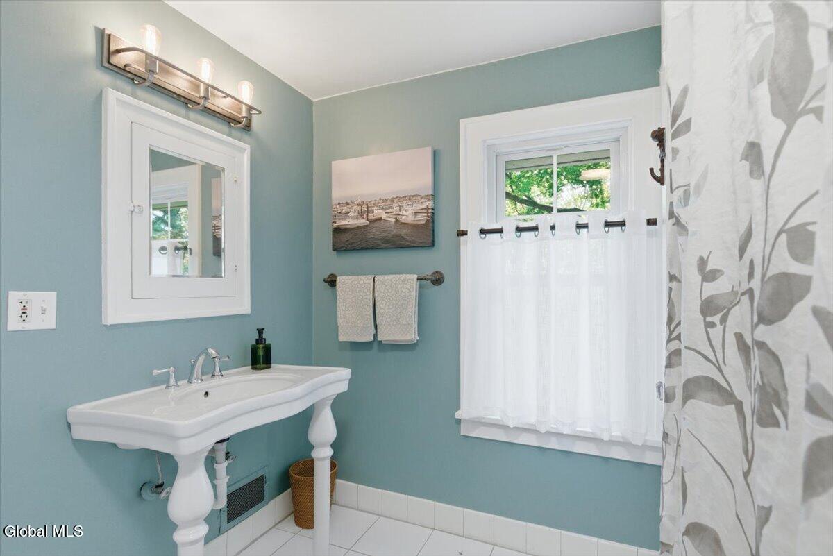 1505 Van Antwerp Road Niskayuna, NY 12309 - Photo 23 of 34 35-028_MW2_9673